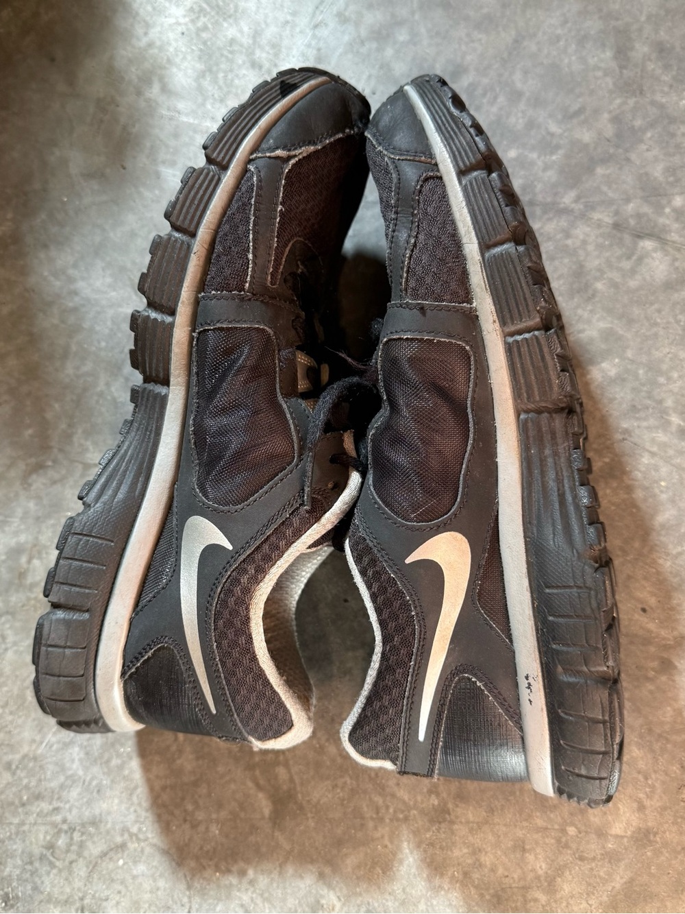 Nike Men’s Black and White Athletic Sneakers